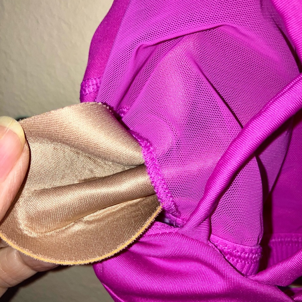 Victoria's Secret Like New Strappy Pink Sport Sports Bra. - Picture 9 of 10